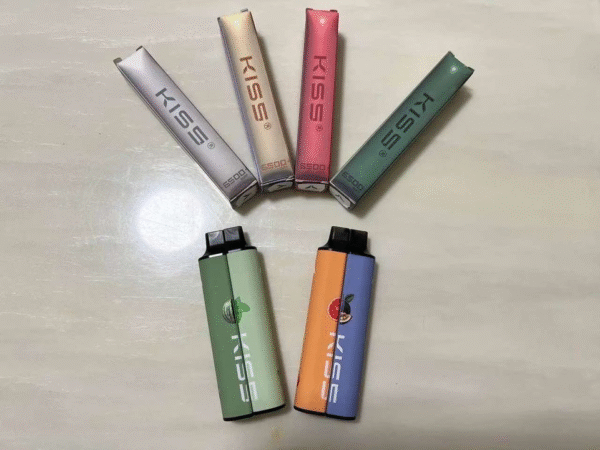 KIS5鎧斯拋棄式6500口✨口味變化多達180種(限量販售)✨特點 雙吸抛棄式 台灣首創 💖因爲銷量好 經常性缺貨